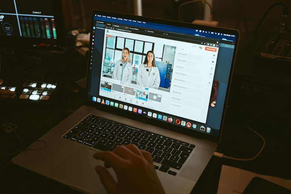 Realizza-il-tuo-corso-di-E-Learning-in-video-streaming-AerCast