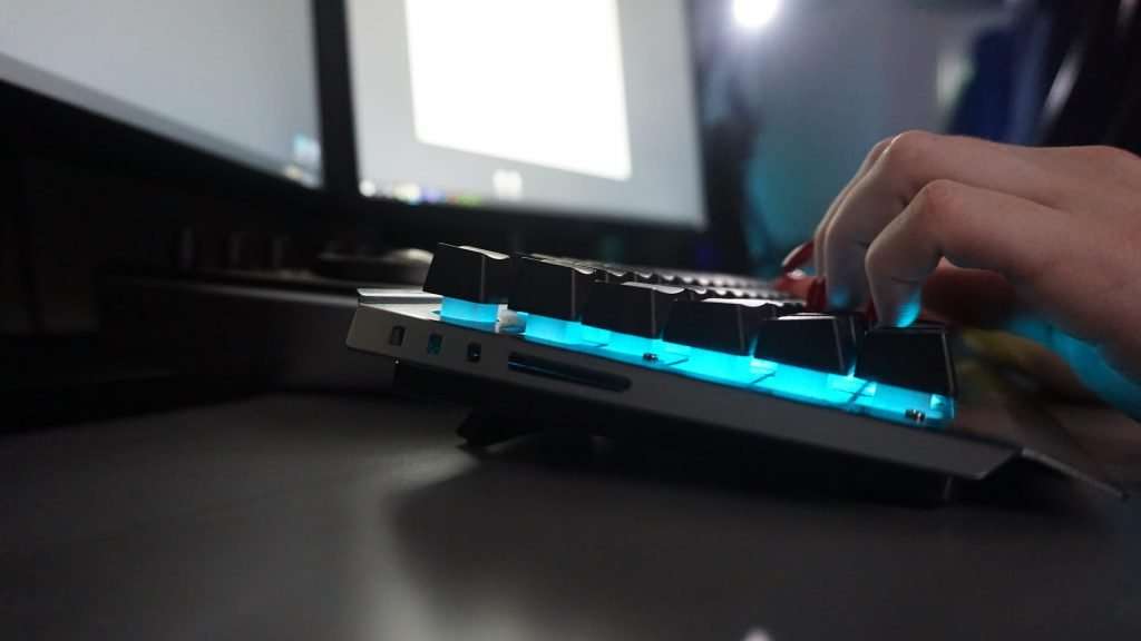 tastiera-hacker-making-of-cybersecurity