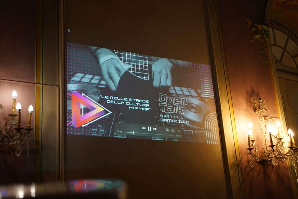 open-talk-le-mille-strade-della-cultura-hip-hop-play-baltimora-aercast-streaming-service
L'artist hub Play Academy compie un anno di impegno e passione